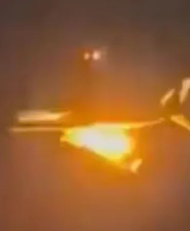 Boeing 737 Makes Emergency Landing Due to Engine Fire