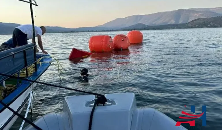Firefighting Plane Lifted from Bafa Lake Using Balloons