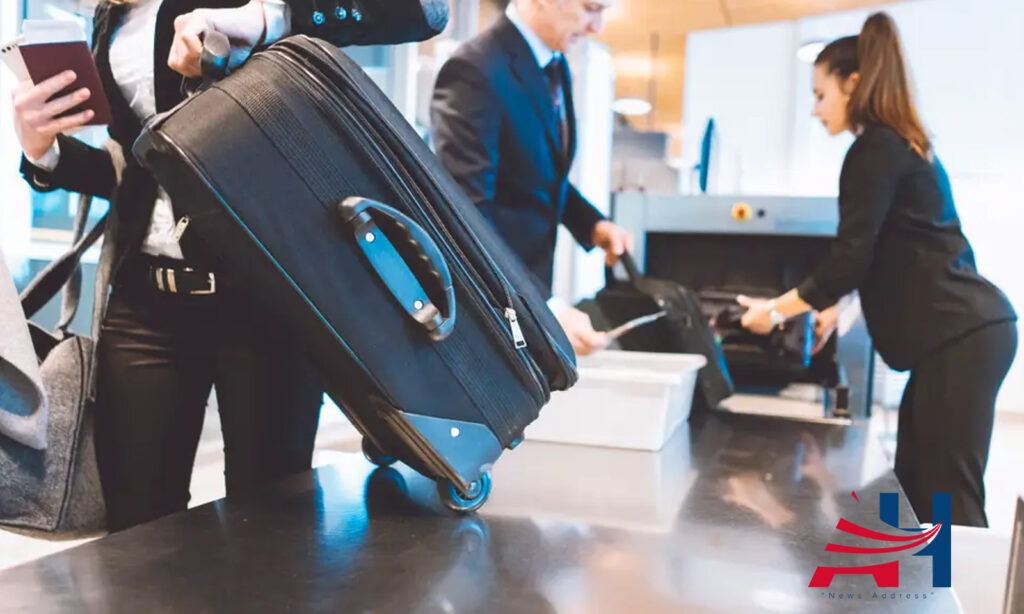 Flight Attendants Accused of Smuggling 