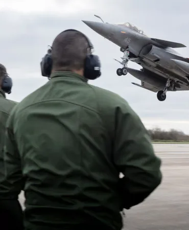 Macron to Send Fighter Jets to Ukraine, Ukrainian Soldiers to Be Trained in France