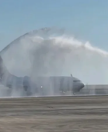 Rize Welcomes Its First Charter Flight: Aircraft with 151 Passengers Welcomed with Water Arch
