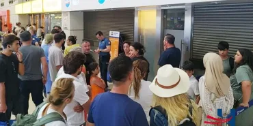 SunExpress Crisis at Antalya Airport! Angry Passengers Storm SunExpress Office