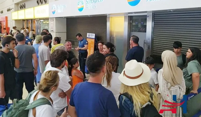 SunExpress Crisis at Antalya Airport! Angry Passengers Storm SunExpress Office