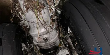 Terrifying Moments at the Airport! American Airlines Plane Skids Off Runway