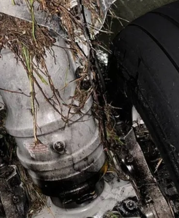 Terrifying Moments at the Airport! American Airlines Plane Skids Off Runway