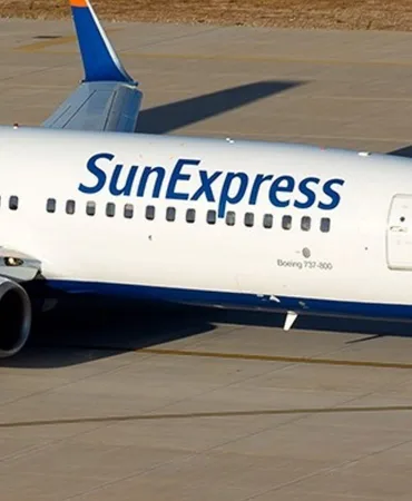 SunExpress Plane Engine Failure! Flames Erupted from the Left Engine