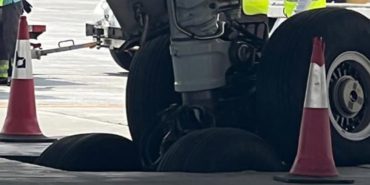Qatar Airways Boeing 787 Stuck in Drainage Ditch at Doha Airport