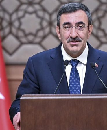 Vice President Yılmaz Met with Air Traffic Controllers at Esenboğa Airport