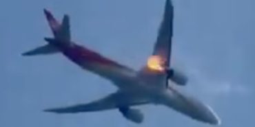 Boeing 787 Engine Catches Fire, Returns to Rome After Takeoff