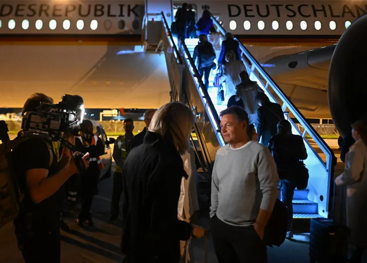 German Vice Chancellor Robert Habeck Stranded in Lisbon Due to Aircraft Malfunction