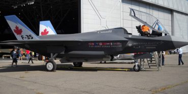 RCAF’s Fleet Renewal: Transition from F/A-18s to F-35s Begins