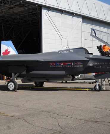 RCAF’s Fleet Renewal: Transition from F/A-18s to F-35s Begins