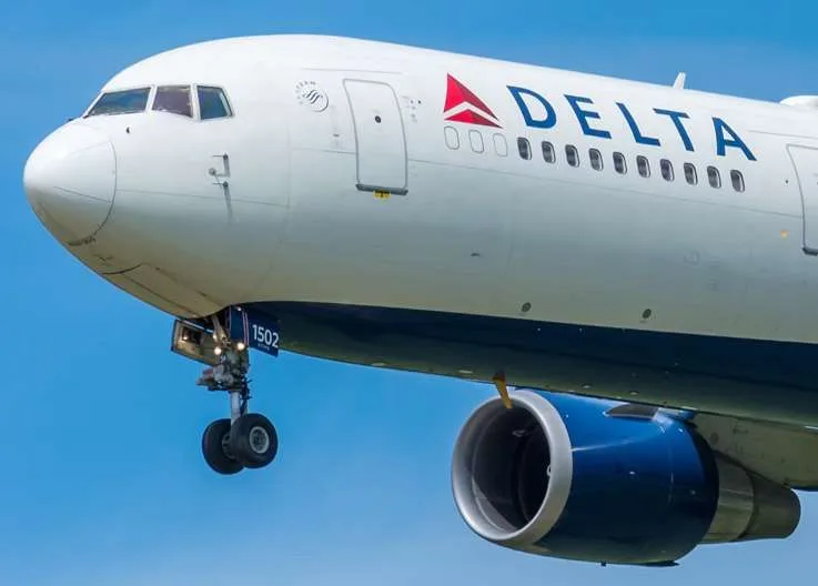 Alcohol Scandal at Delta Air Lines: Two Crew Members Dismissed