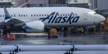 Chaos on Plane in Seattle: Woman Opens Emergency Exit, Climbs Onto Wing
