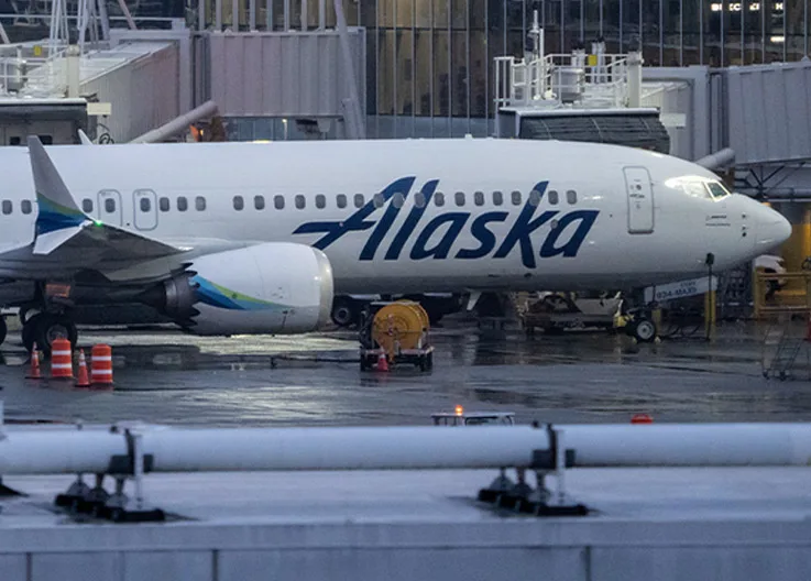 Chaos on Plane in Seattle: Woman Opens Emergency Exit, Climbs Onto Wing