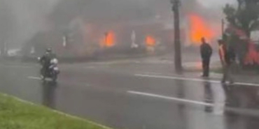 Disaster in a Tourist City: Plane Crashes into Buildings, 10 Dead