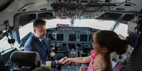 Great-Support-from-AJet-to-Little-Pilot-Candidate.-10-Year-Old-Yağmur-Su-Experienced-Her-First-Flight-Excitement.