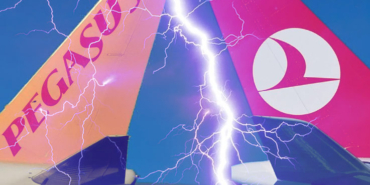 Lightning Panic in Istanbul Skies! Turkish Airlines and Pegasus Airlines Planes Struck by Lightning