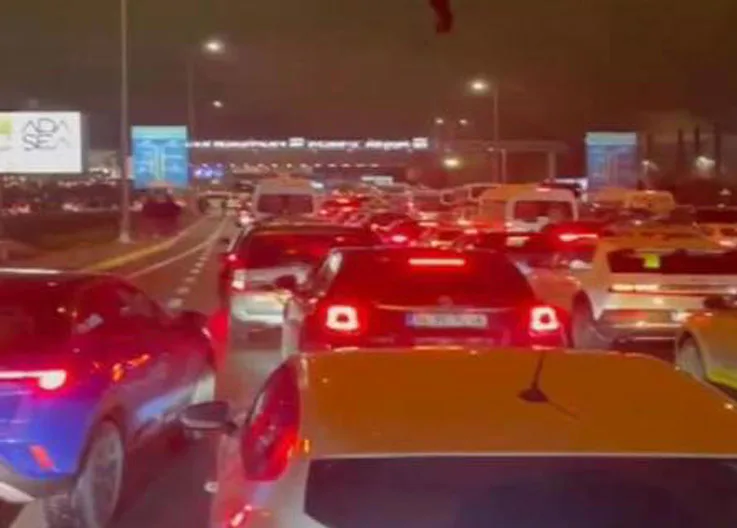 Suspicious Luggage Alarm at Istanbul Airport: 20-Minute Vehicle Access Closure