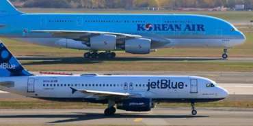 The Jet Engine Explosion of a Korean Air A380 Damages the Cockpit Window of a JetBlue A321