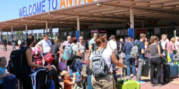 2025 Tourism Season at Risk: US Sanctions and Fake Currency Crisis Impacting Russian Tourists