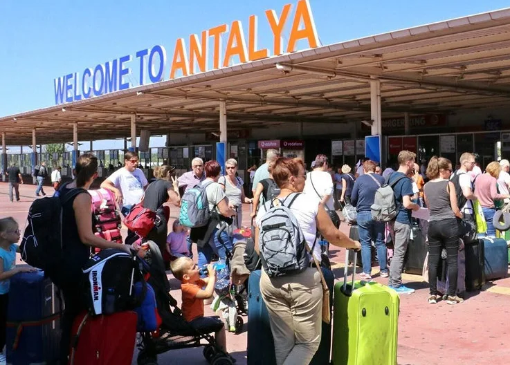 2025 Tourism Season at Risk: US Sanctions and Fake Currency Crisis Impacting Russian Tourists
