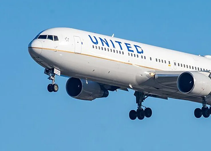 United Airlines Zurich-Chicago Route Disrupted: Pilot Falls Ill, Crew Injured