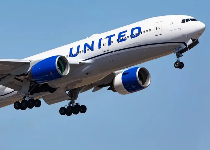 Boeing 777-200ER Loses Engine Mid-Flight