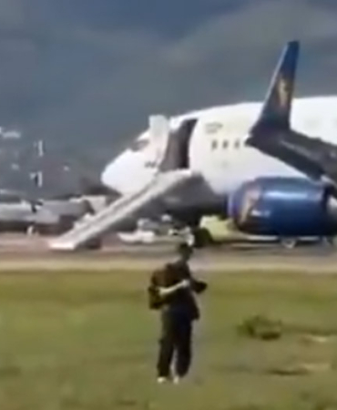 Flames Erupt from Boeing 737 NG Aircraft, Disaster Narrowly Averted!
