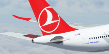 Turkish Airlines Aircraft Clips Right Wing During Landing