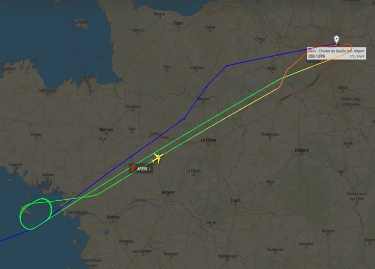 Air France Flight Made an Emergency Turn! Reason: Cell phone dropped in the cargo hold