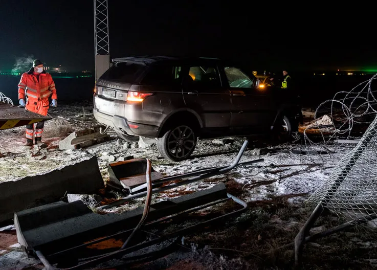 Alarm at Copenhagen Airport: Stolen Vehicle Breaches Runway, Police Take Action!