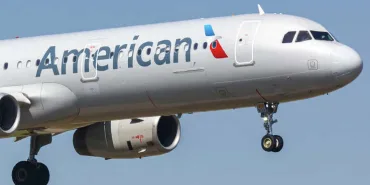 American Airlines Flight Makes Emergency Landing Due to Engine Failure!