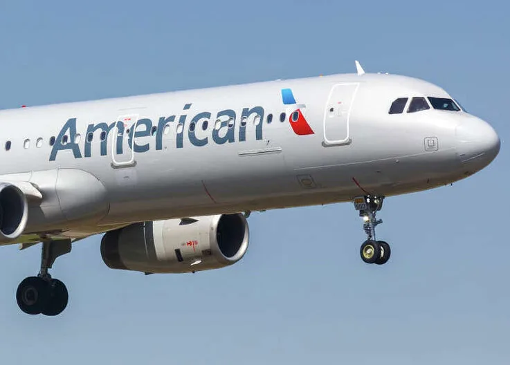 American Airlines Flight Makes Emergency Landing Due to Engine Failure!