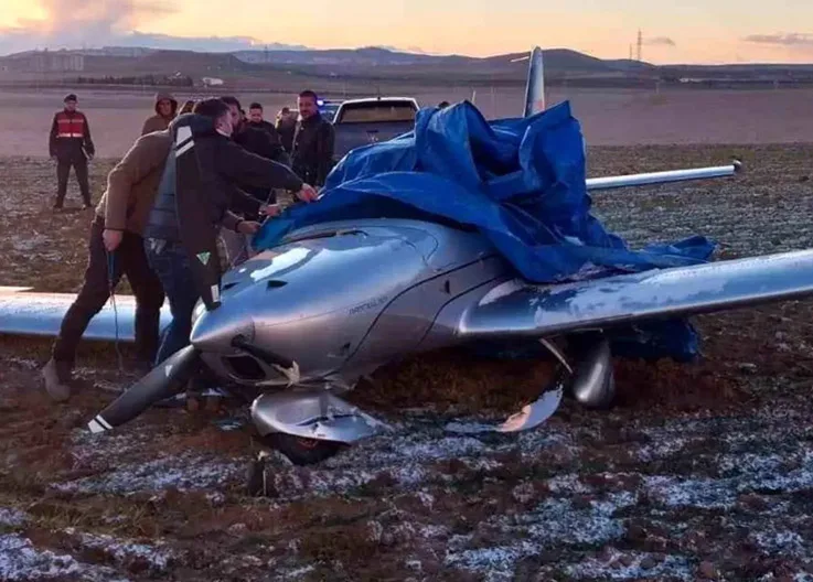 Training Aircraft TC-URA Makes Emergency Landing in a Field in Ankara