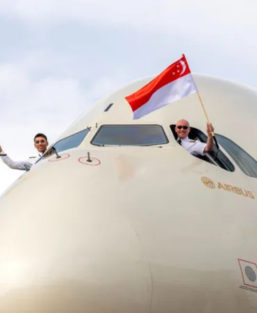 Etihad Airways Makes Historic Flight to Singapore with the A380!