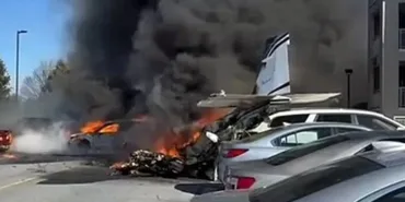 Horror in the Air! The Plane Crashed in the Parking Lot, Burned Up in Flames!