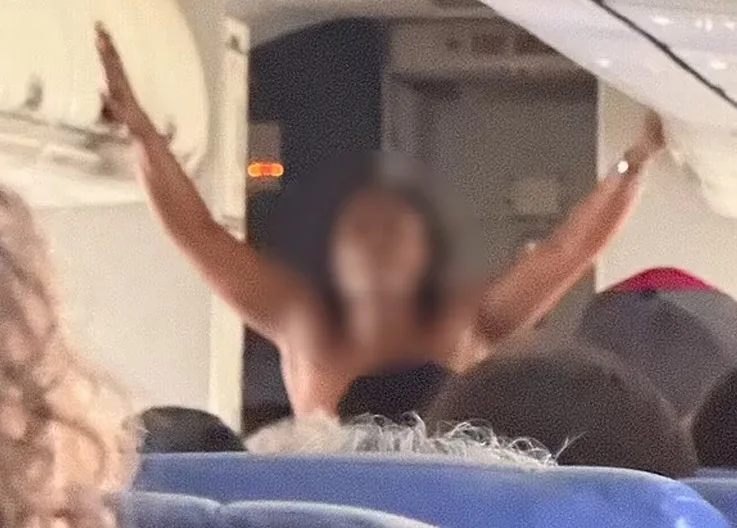 Terrifying Moments on Southwest Flight! Naked Passenger Attacks Cockpit