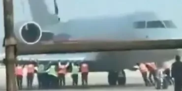Aeroplane Pushed by Hand in India Sparks Aviation Safety Debate