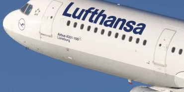 Nightmare in the Sky: Lufthansa Plane Flew Uncontrolled for Minutes