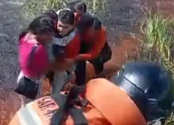 They Survived the Crash, Survived in the Midst of Crocodiles