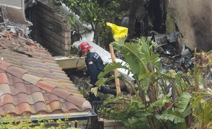 Van’s RV-10 Model Plane Crashes Into Homes