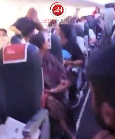 Attempt to Storm Cockpit: 2 Passengers Detained, Flight Delayed by 7 Hours