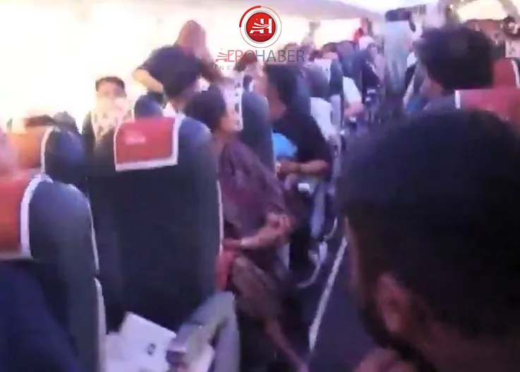 Attempt to Storm Cockpit: 2 Passengers Detained, Flight Delayed by 7 Hours