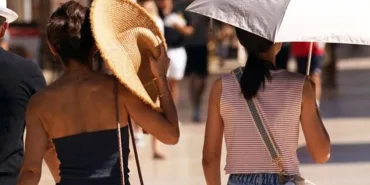 British Holidaymakers React to 42°C Heat in Turkey