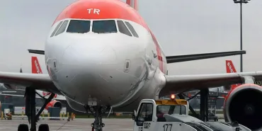 Medical Emergency on Izmir Flight! EasyJet Returns to Manchester