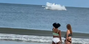 Shocking Plane Crash in the U.S.: Single-Seat Aircraft Plunges into the Sea