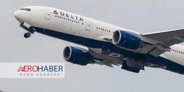 Bird Strike Shocks Passengers! Delta DL1300 Safe