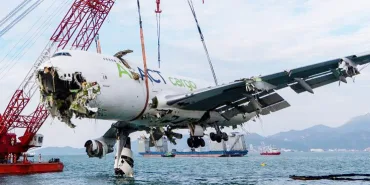Fuselage of ACT Airlines Cargo Plane Recovered from Underwater