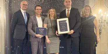 International-Award-for-BookingAgora-from-McArthurGlen